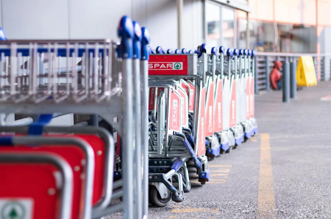 Wózki transportowe ręczne – rodzaje, zastosowania i kluczowe zalety